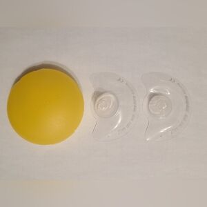 NEW - Medela - 2x16mm Maternity Silicone Contact Nipple Shields with Case